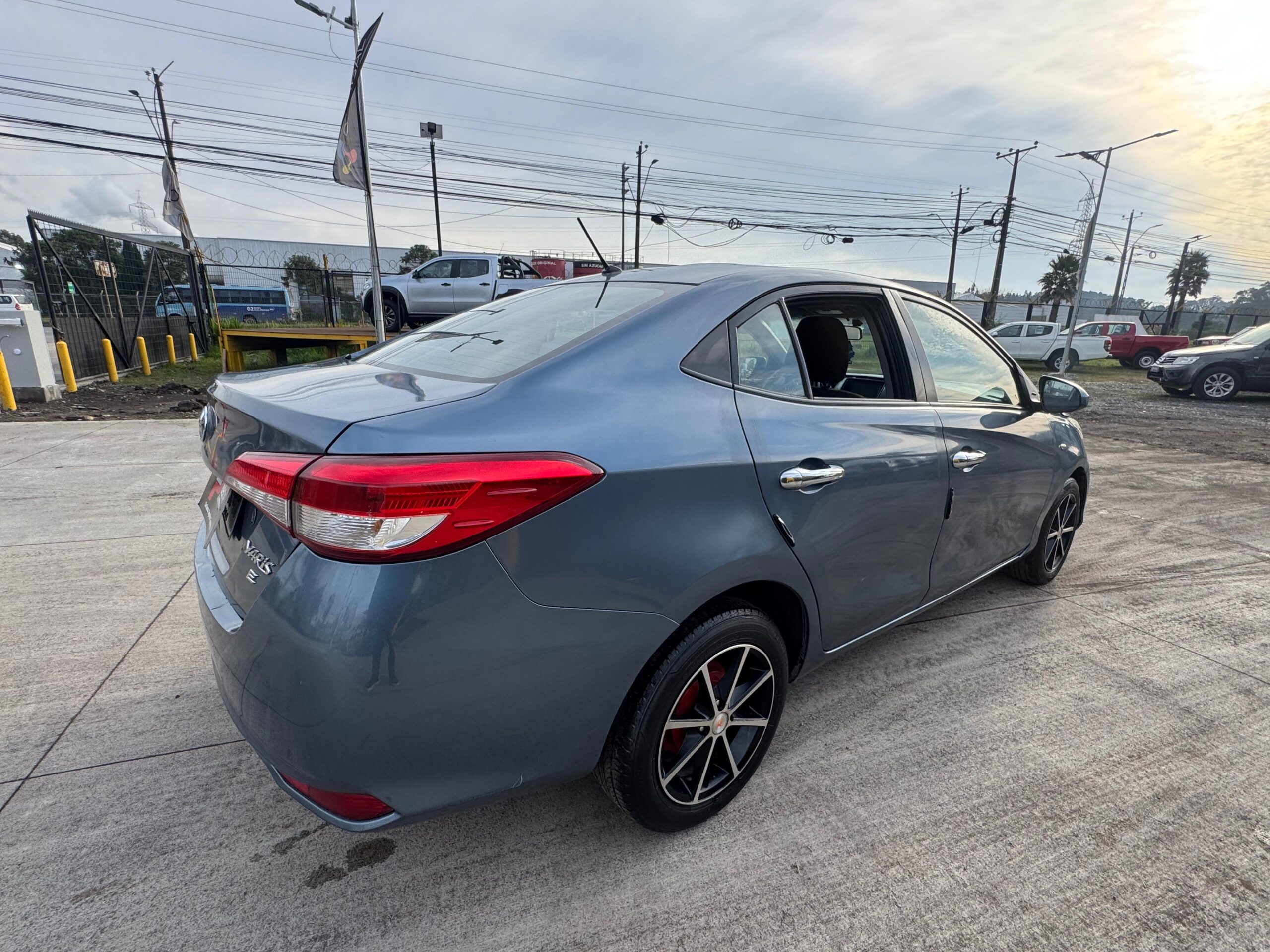 Toyota Yaris Full-Mecanico Año 2018 - Imagen 12